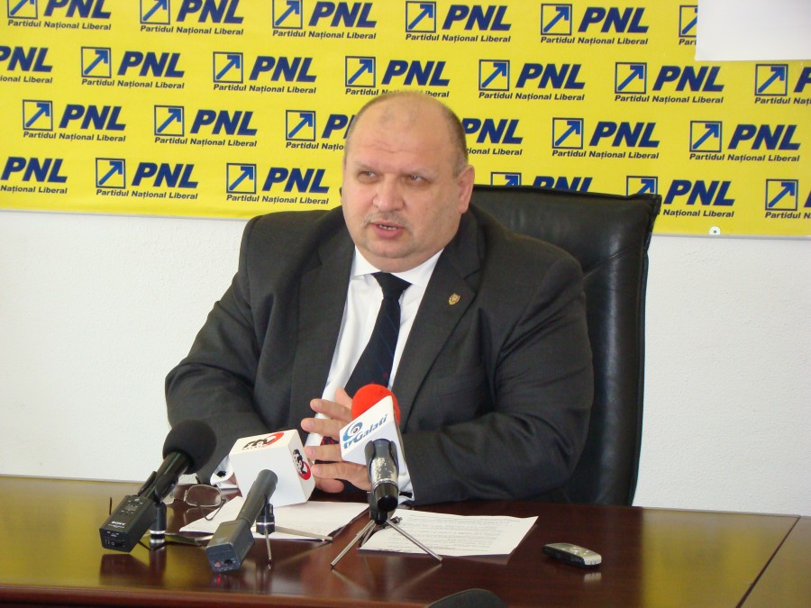 SINGURUL PARLAMENTAR care şi-a făcut PUBLICĂ ACTIVITATEA din 2014. Bun simţ sau normalitate?