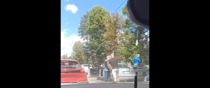 Taximetrist gălățean, bătut în trafic de un șofer septuagenar. Vitejia l-a costat scump pe agresor (VIDEO)