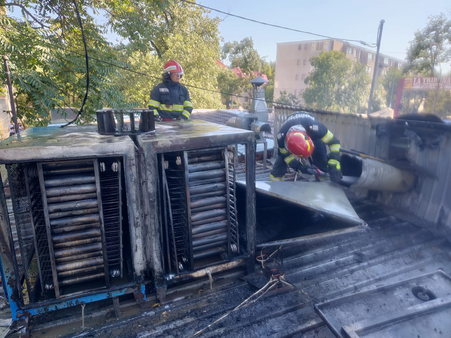 Un fast-food din centrul Galațiului a luat foc în toiul zilei