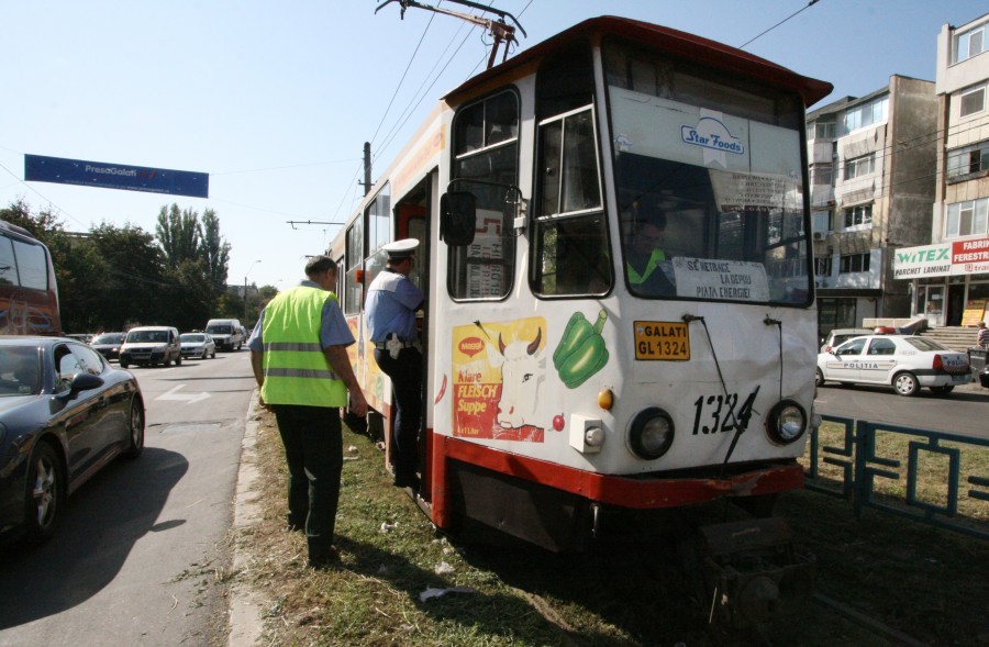 UPDATE - Accident în care au fost implicate două tramvaie - Cinci persoane au fost rănite