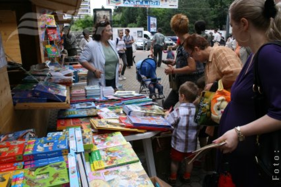 Programul de astăzi al Festivalului Naţional al Cărţii „Axis Libri”