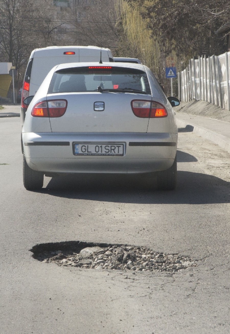 Campania VL "Cum scoatem Galaţiul din iarnă"/ Unde îţi "rupi" maşina în cartierul Dunărea (FOTO)