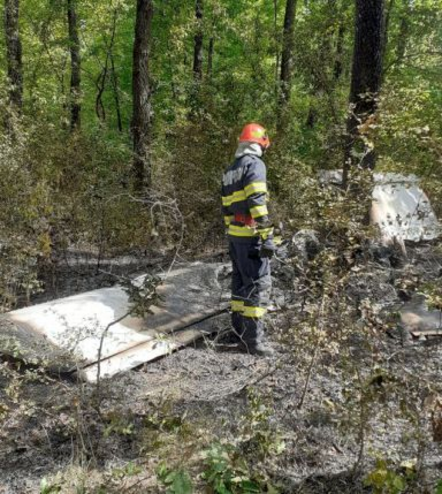Un avion de agrement s-a prăbușit în județul Giurgiu. Două persoane carbonizate, găsite la locul accidentului