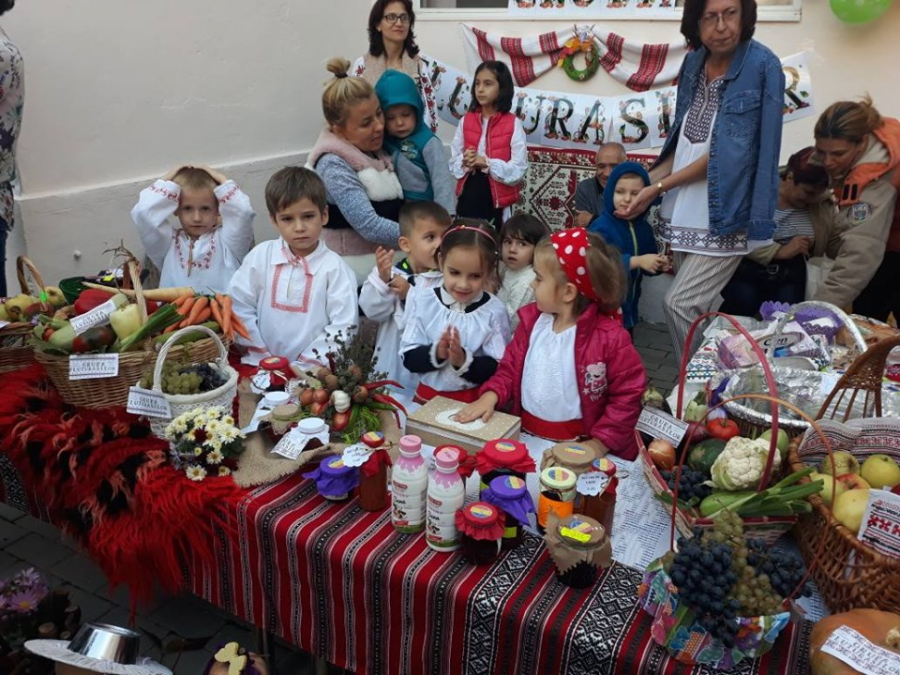 Târg de toamnă caritabil la Grădiniţa nr. 30 (FOTO)