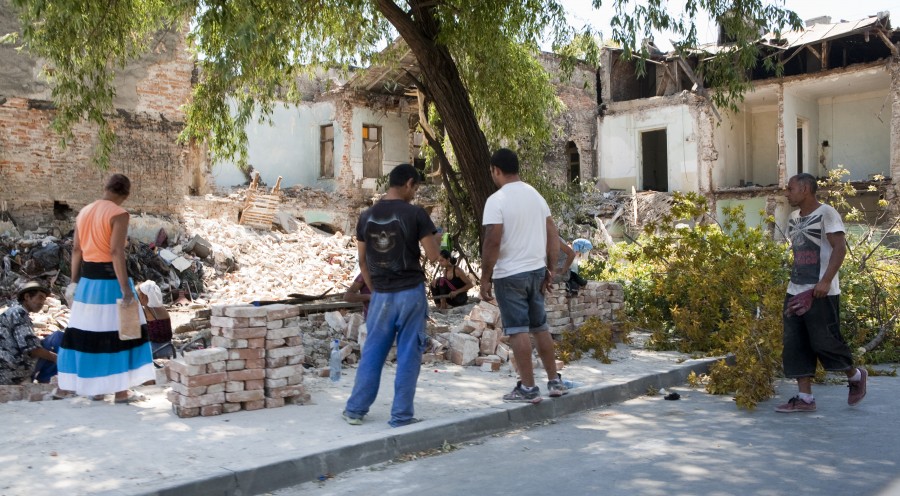 Cum să demolezi o casă în buricul târgului