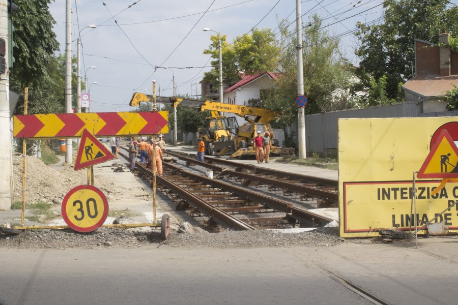 Au REÎNCEPUT LUCRĂRILE pe strada Basarabiei, după mai bine de jumătate de an