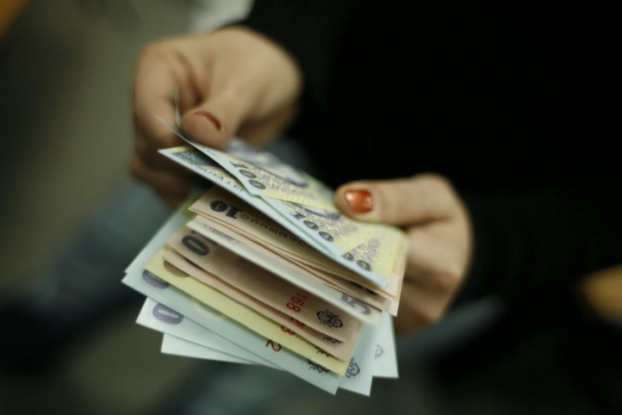 Salariul mediu net a crescut cu 4 la sută în luna martie, la 1.617 lei