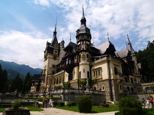 Palatul Parlamentului, Castelul Peleş şi restaurantul lui Mircea Dinescu, într-un nou documentar TV
