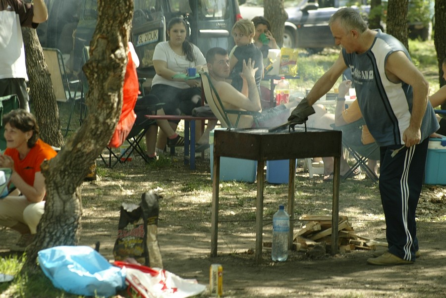 MERCURIAL/ Cât îi COSTĂ pe gălăţeni GRĂTARUL DE 1 MAI