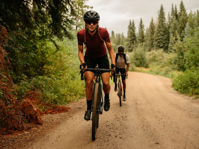 Cum alegi bluza și tricoul ideale pentru ciclism pentru sezonul de primăvară-vară
