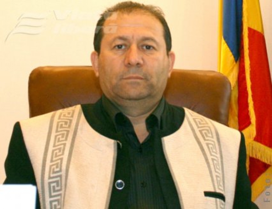 Primarul din Brăhăşeşti, arestat pentru corupţie