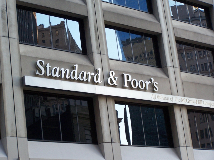 S&P a coborât ratingul Spaniei cu o treaptă, la "AA-", din cauza situaţiei economice dificile