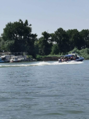 Accident naval: o șalupă cu călători s-a răsturnat în Delta Dunării