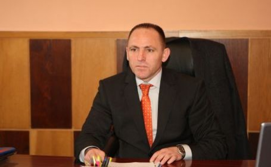 Şeful Protecţiei Consumatorilor Braşov, Ionel Spătaru, a fost reţinut de procurorii DNA pentru o mită de 300.000 de lei