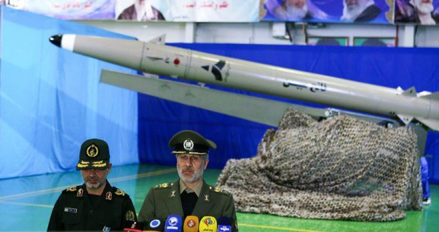 Iranul îşi etalează rachetele balistice