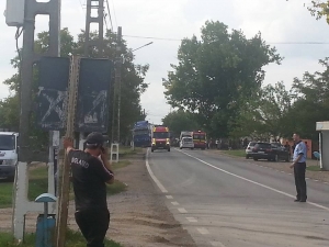 VIDEO/ Accident cu TREI VICTIME pe DN 25. Un tir şi un autobuz, implicate în coliziune