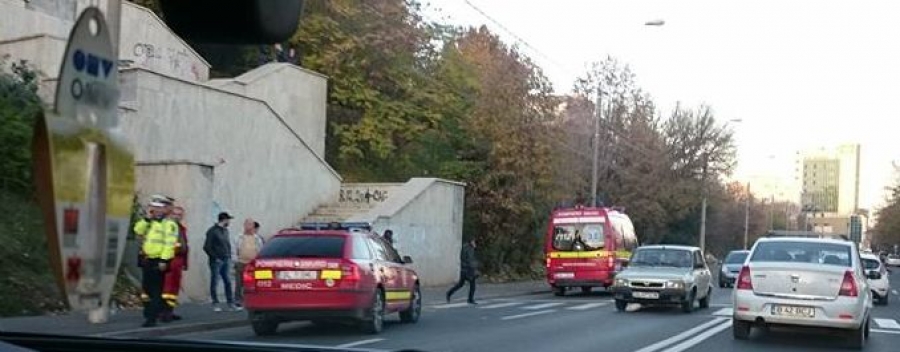 Se circulă PERICULOS pe arterele aglomerate! Doi gălăţeni au fost CĂLCAŢI pe TRECERE