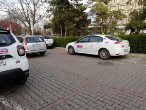 Taxiul furat de cei trei clienţi a fost găsit abandonat în Brăila 