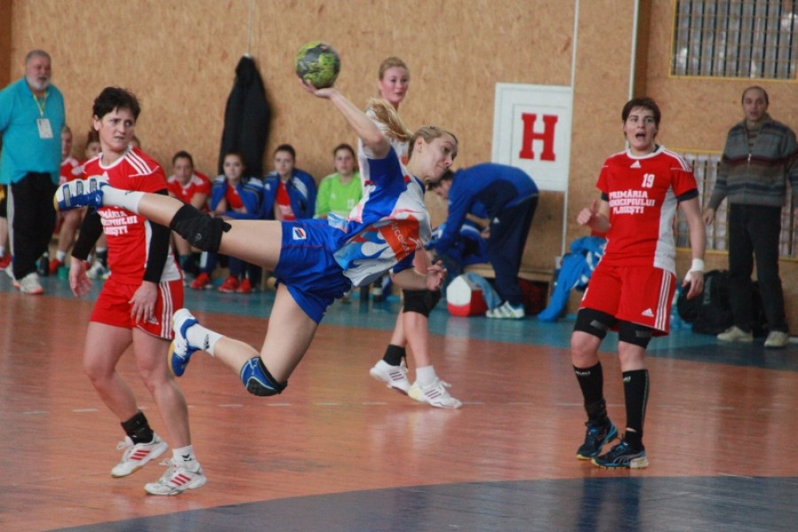 Oţelul trăieşte! Victorie la handbal feminin: 30-21 cu CSM Ploieşti