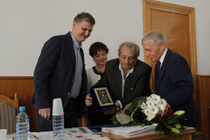 Primul premiu gălăţean naţional de literatură a ajuns la Gh. Grigurcu