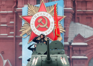 Rușii scot steagul sovietic de la naftalină, îl vor drapel național!