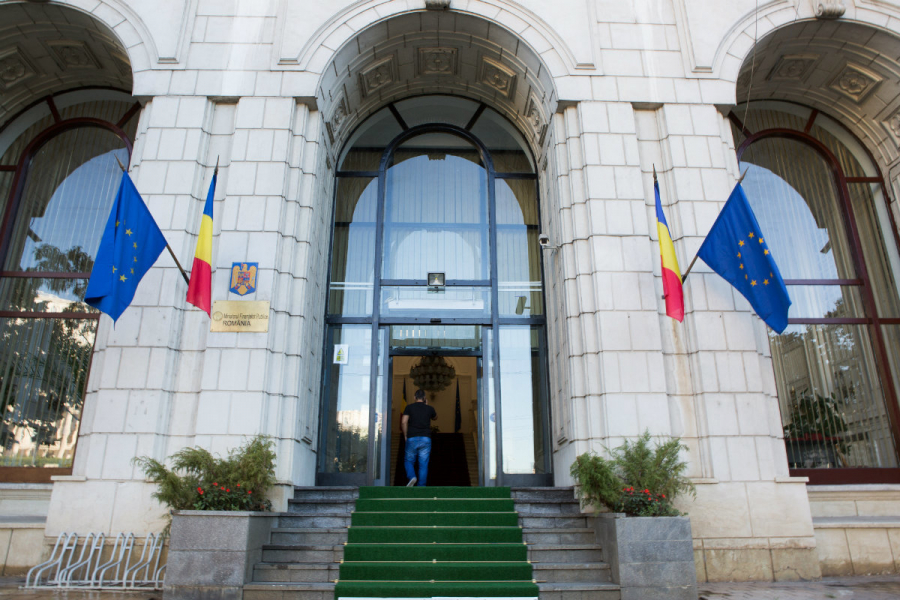Statul vrea să se împrumute în octombrie cu 7 miliarde de lei