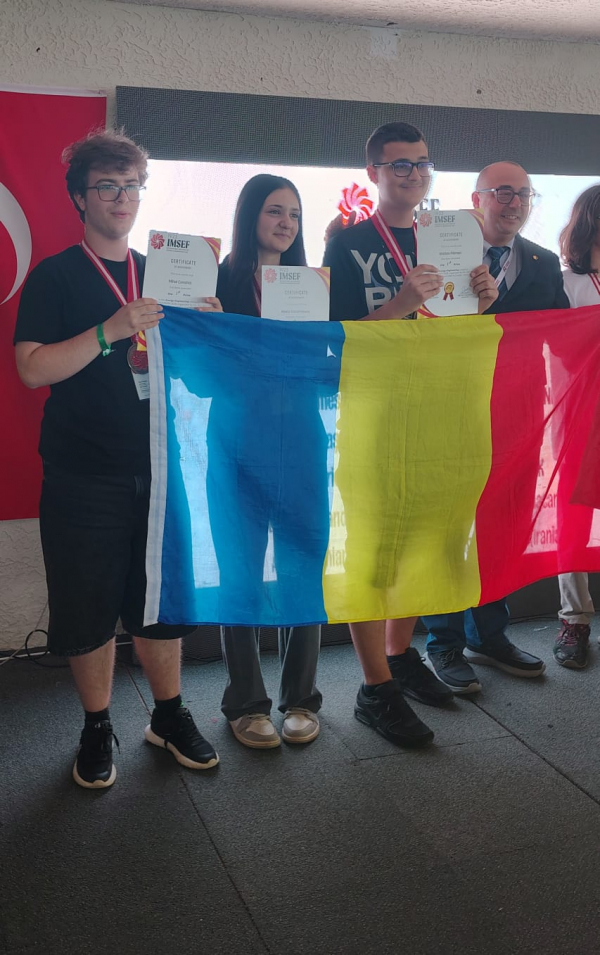 Gălăţeni medaliaţi cu aur la olimpiada internațională a tinerilor cercetători