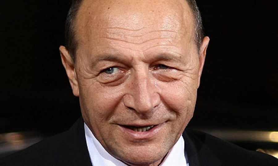 Preşedintele Băsescu, despre creşterea taxei la carburant: "Îi voi chema pe români să se apere în stradă"
