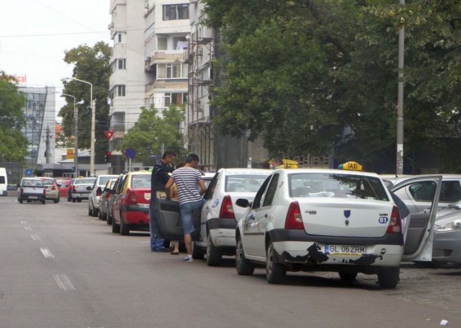 "Viaţa liberă" în Mazepa, cartierul sufocat de parcul auto