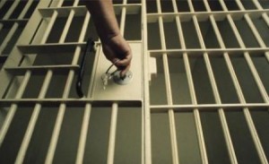 Două tentative de OMOR la şapte luni de libertate