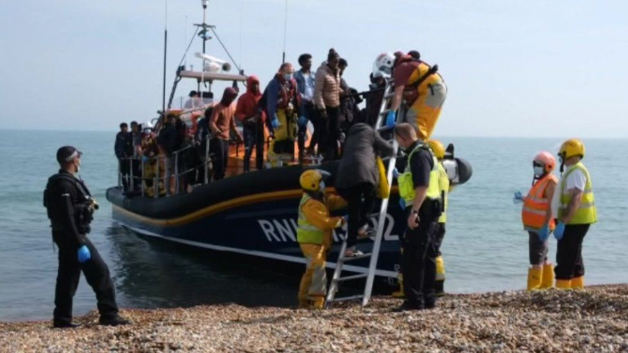 Recuperați pe mare. 1.000 de migranți au traversat Canalul Mânecii