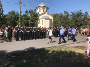 Subprefectul Brăilei şi comandanţii din cele două judeţe, trec în revistă garda de onoare