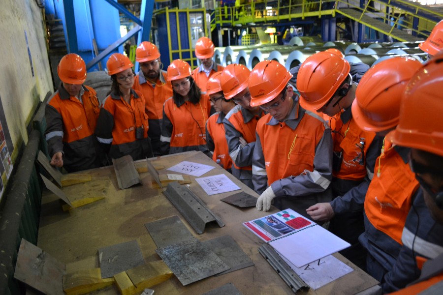 Tineri ingineri ANGAJAŢI în combinatul siderurgic după "Şcoala de Vară" ArcelorMittal