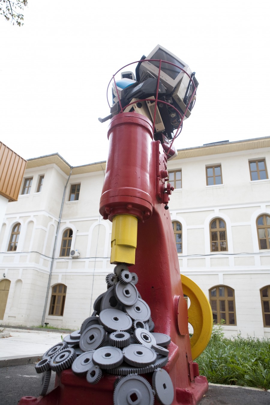 Sculpturile metalice vor renaşte în Campusul Ştiinţei