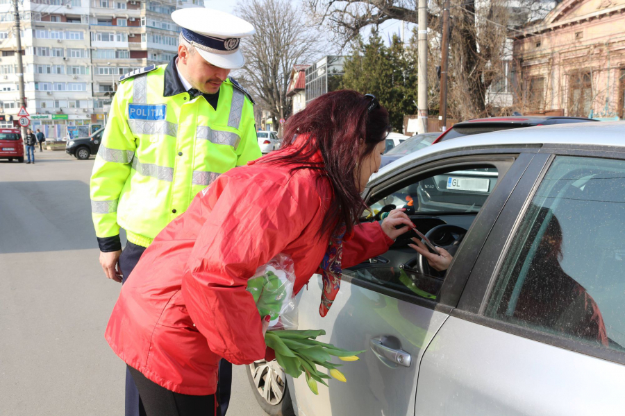 ”Amenzi” în trafic cu flori şi mărţişoare