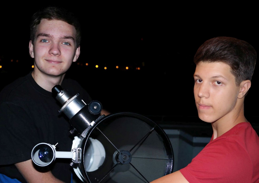 Doi tineri de la Astroclubul Observatorului Astronomic, MEDALIAȚI la Olimpiada Internaţională de Astronomie