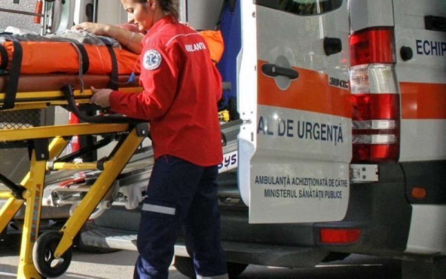 Doi şoferi răniţi şi tot atâtea maşini distruse într-un accident pe Brăilei