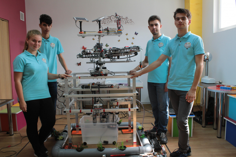 Un robot care ar putea salva sturionii, creat de elevi gălăţeni