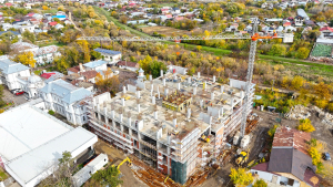 Pe șantierul noului spital din Tecuci. Se lucrează intens la finalizarea structurii de rezistență de la etajul trei al unității medicale