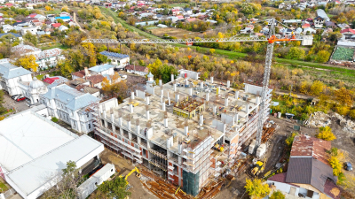 Pe șantierul noului spital din Tecuci. Se lucrează intens la finalizarea structurii de rezistență de la etajul trei al unității medicale