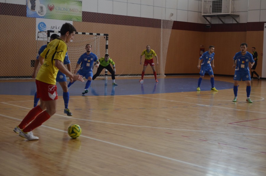 United joacă cu foştii campioni la futsal