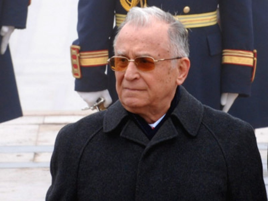 Fostul preşedinte Ion Iliescu, internat la Spitalul Elias