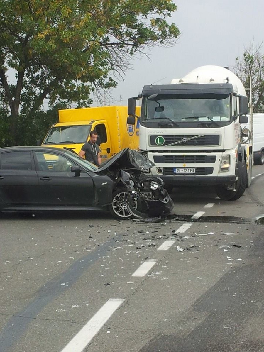 Încă un accident în "INTERSECŢIA MORŢII"! Un BOLID a fost făcut praf la Şendreni