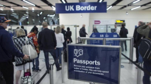 Din octombrie, cetățenii UE vor intra în Marea Britanie doar cu pașaport
