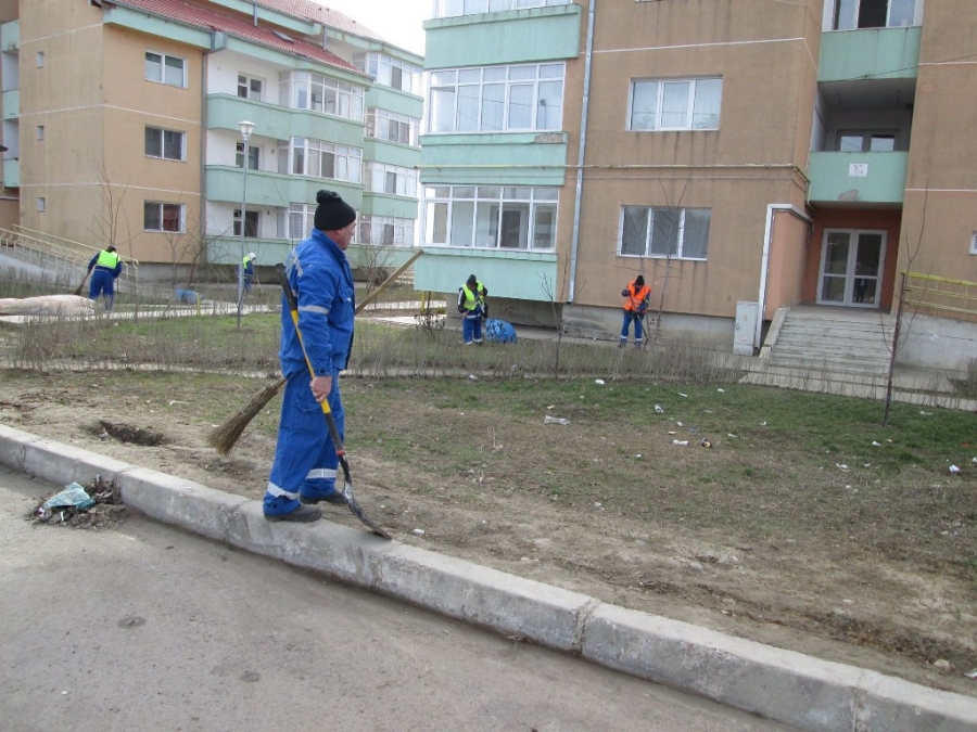 A început CURĂȚENIA DE PRIMĂVARĂ în Galaţi, deşi vremea nu s-a hotărât să se încălzească