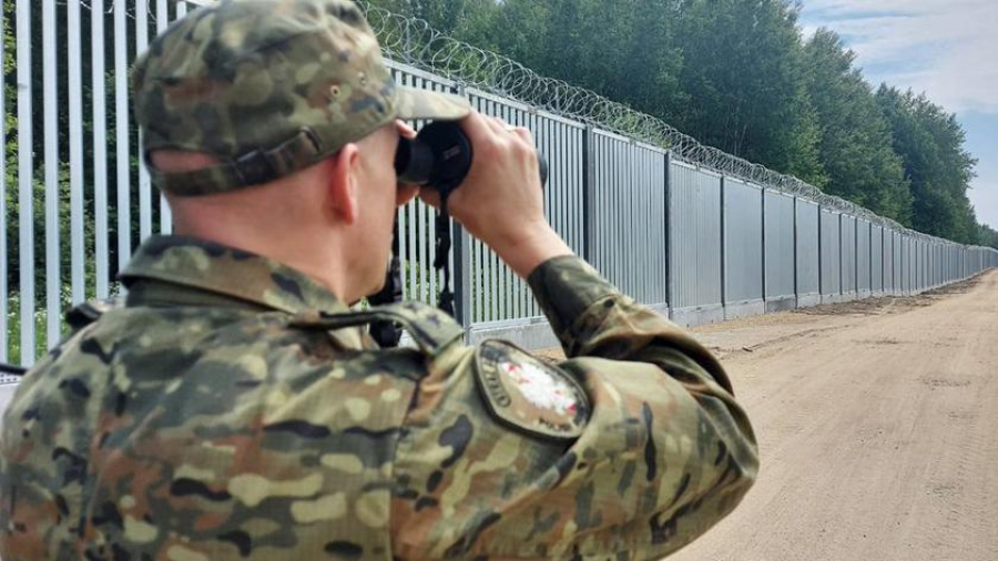 Polonia va desfășura 10.000 de soldați la frontiera cu Belarus