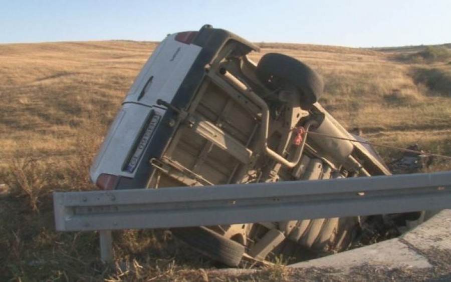 (FOTO) Un gălăţean A MURIT într-un GRAV ACCIDENT pe DN 24. Alte două persoane au ajuns la SPITAL