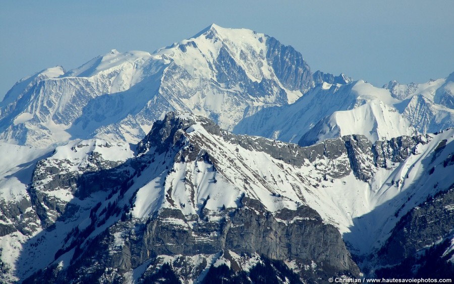 „Salutări gălăţenilor, de la altitudine”, transmise de alpinistul Tiberiu Pintilie