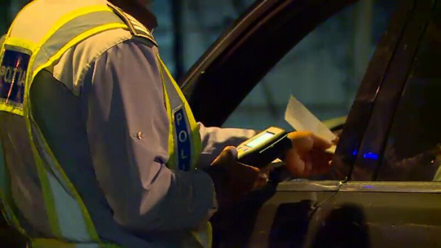 A vrut să mituiască doi polițiști ca să scape de amendă