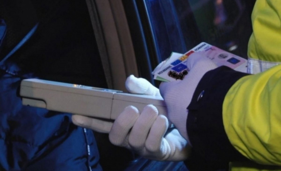 Un șofer băut și drogat a făcut accident cu trei răniți